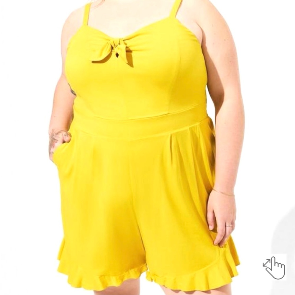 🆕🌺TORRID Challis Tie-Front Romper🌺